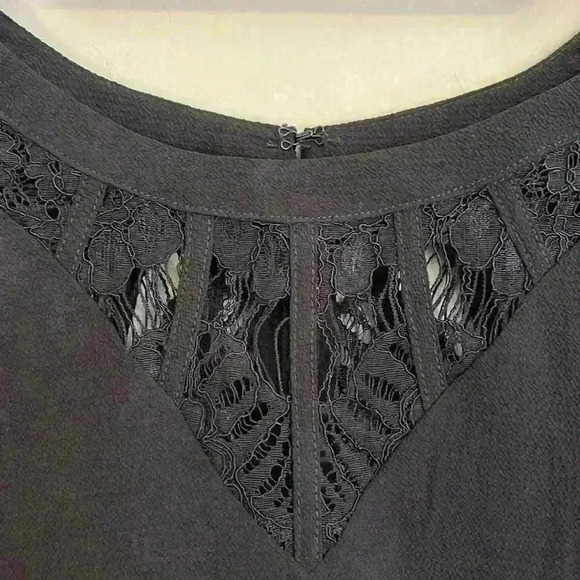 41 Hawthorn Black Sleeveless Blouse Top with Crochet Detail Size M - Picture 4 of 12